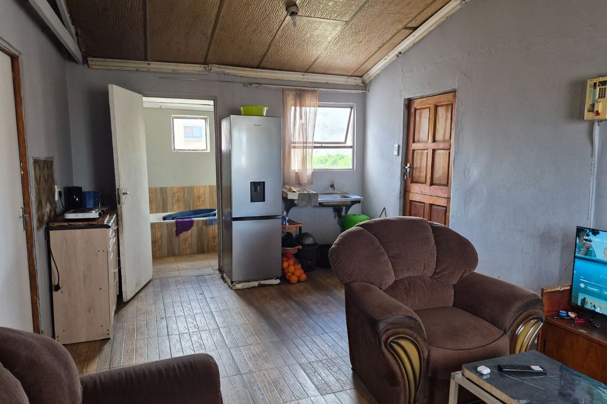 2 bedroom house for sale in Kamvelihle - Photo 5