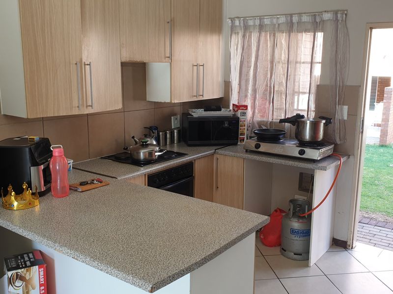 Contemporary Ground-Floor Living: 2-Bedroom Apartment in Monavoni, Centurion - Photo 8