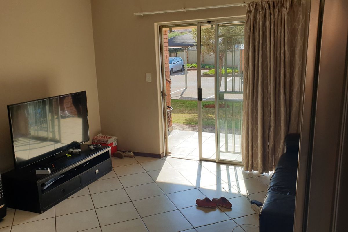 Contemporary Ground-Floor Living: 2-Bedroom Apartment in Monavoni, Centurion - Photo 4