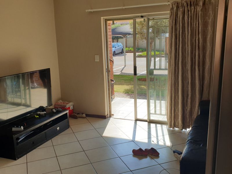 Contemporary Ground-Floor Living: 2-Bedroom Apartment in Monavoni, Centurion - Photo 4