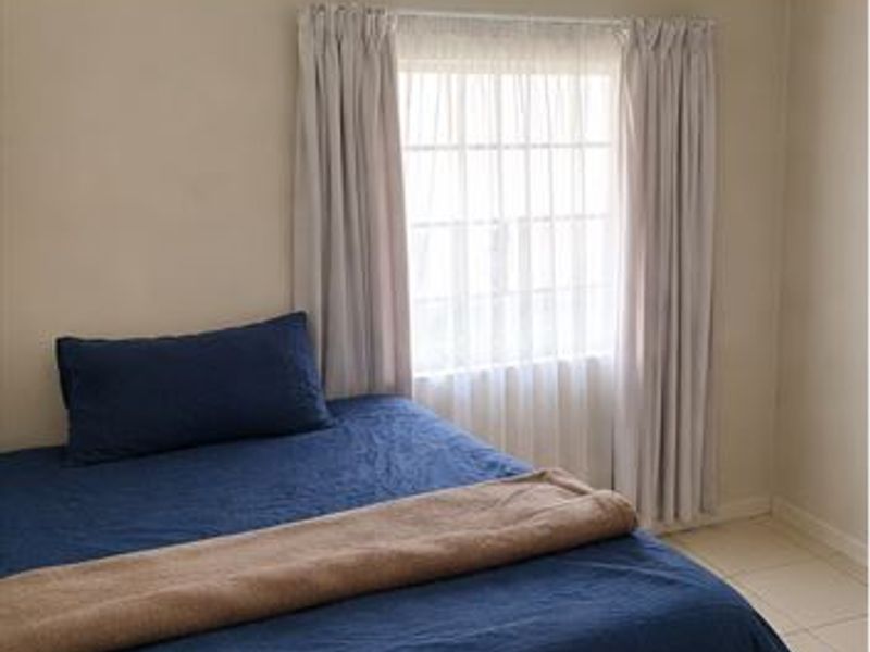 Contemporary Ground-Floor Living: 2-Bedroom Apartment in Monavoni, Centurion - Photo 10