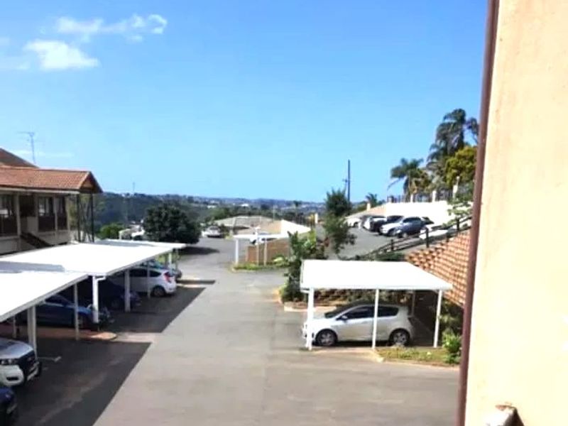Three Bed Apartment Flat Safe and secure Lakeridge Estate- Reservoir Hills  - Photo 2