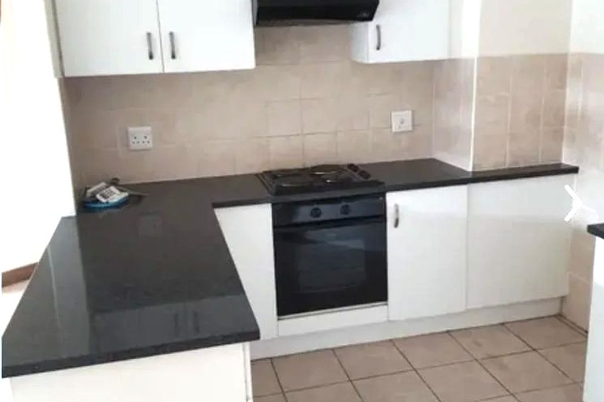 Three Bed Apartment Flat Safe and secure Lakeridge Estate- Reservoir Hills  - Photo 3