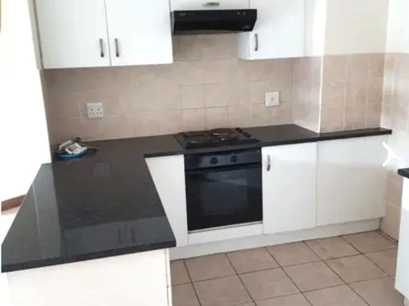 Three Bed Apartment Flat Safe and secure Lakeridge Estate- Reservoir Hills  - Photo 3