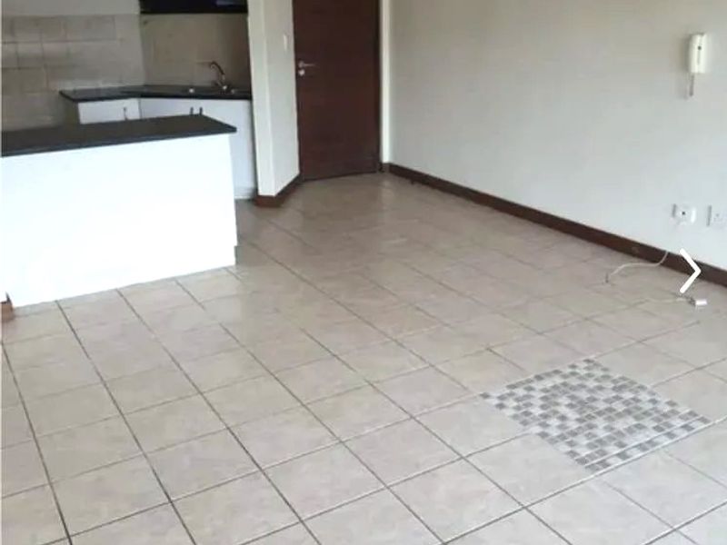 Three Bed Apartment Flat Safe and secure Lakeridge Estate- Reservoir Hills  - Photo 4