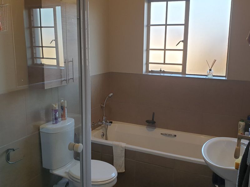 Contemporary 2-Bedroom Apartment in Monavoni, Centurion - Photo 8