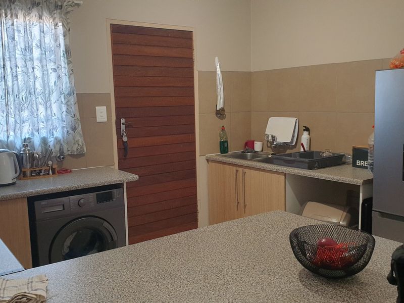 Contemporary 2-Bedroom Apartment in Monavoni, Centurion - Photo 7