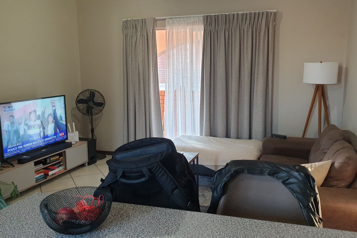 Contemporary 2-Bedroom Apartment in Monavoni, Centurion - Photo 3