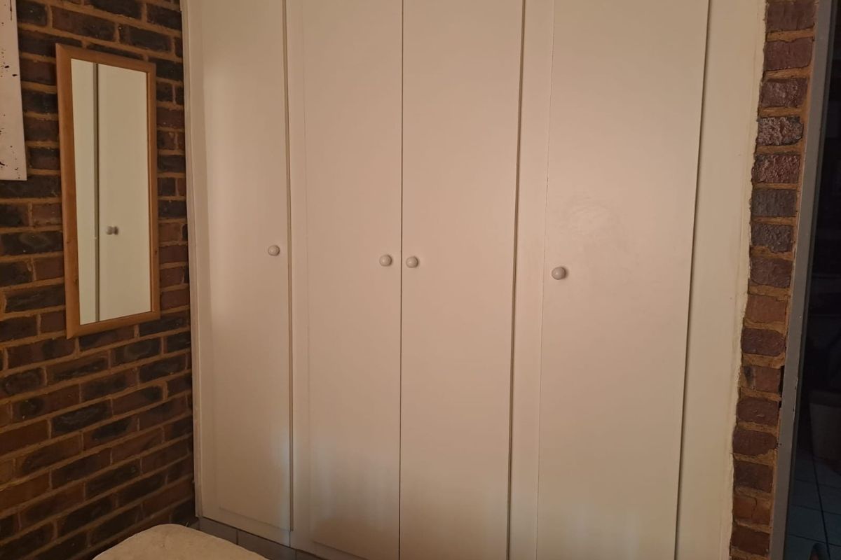 TO RENT | Lovely 2-Bedroom Townhouse   Looking for a safe, secure, and low-maintenance home? This charming townhouse is the perfect choice!  Property Features: 2 Spacious Bedrooms Modern Bathroom Gas Stove Gas Geyser – Save on electricity costs Lock-up Garage Safe and Secure   Please Note: No pets allowed Not suitable for small children  Perfect for a professional individual or couple looking for a peaceful and secure place to call home.  Contact me today to arrange a viewing – don’t miss out on this lovely townhouse - Photo 3