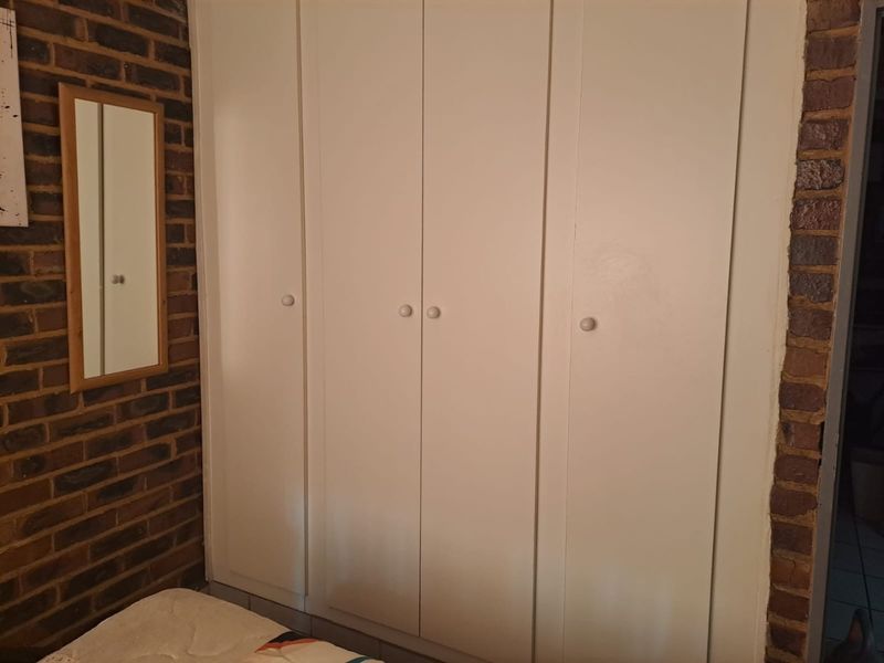 TO RENT | Lovely 2-Bedroom Townhouse   Looking for a safe, secure, and low-maintenance home? This charming townhouse is the perfect choice!  Property Features: 2 Spacious Bedrooms Modern Bathroom Gas Stove Gas Geyser – Save on electricity costs Lock-up Garage Safe and Secure   Please Note: No pets allowed Not suitable for small children  Perfect for a professional individual or couple looking for a peaceful and secure place to call home.  Contact me today to arrange a viewing – don’t miss out on this lovely townhouse - Photo 3