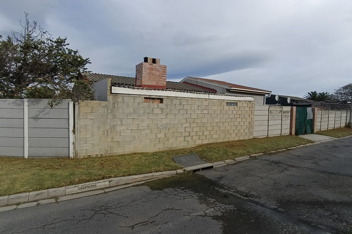 Corner Plot Gem — 3-Bedroom Home in High Places, Eerste River - Photo 3