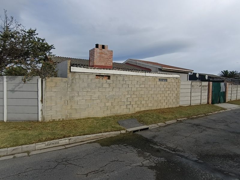 Corner Plot Gem — 3-Bedroom Home in High Places, Eerste River - Photo 3