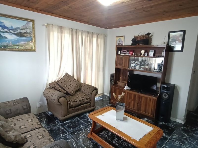 Corner Plot Gem — 3-Bedroom Home in High Places, Eerste River - Photo 5