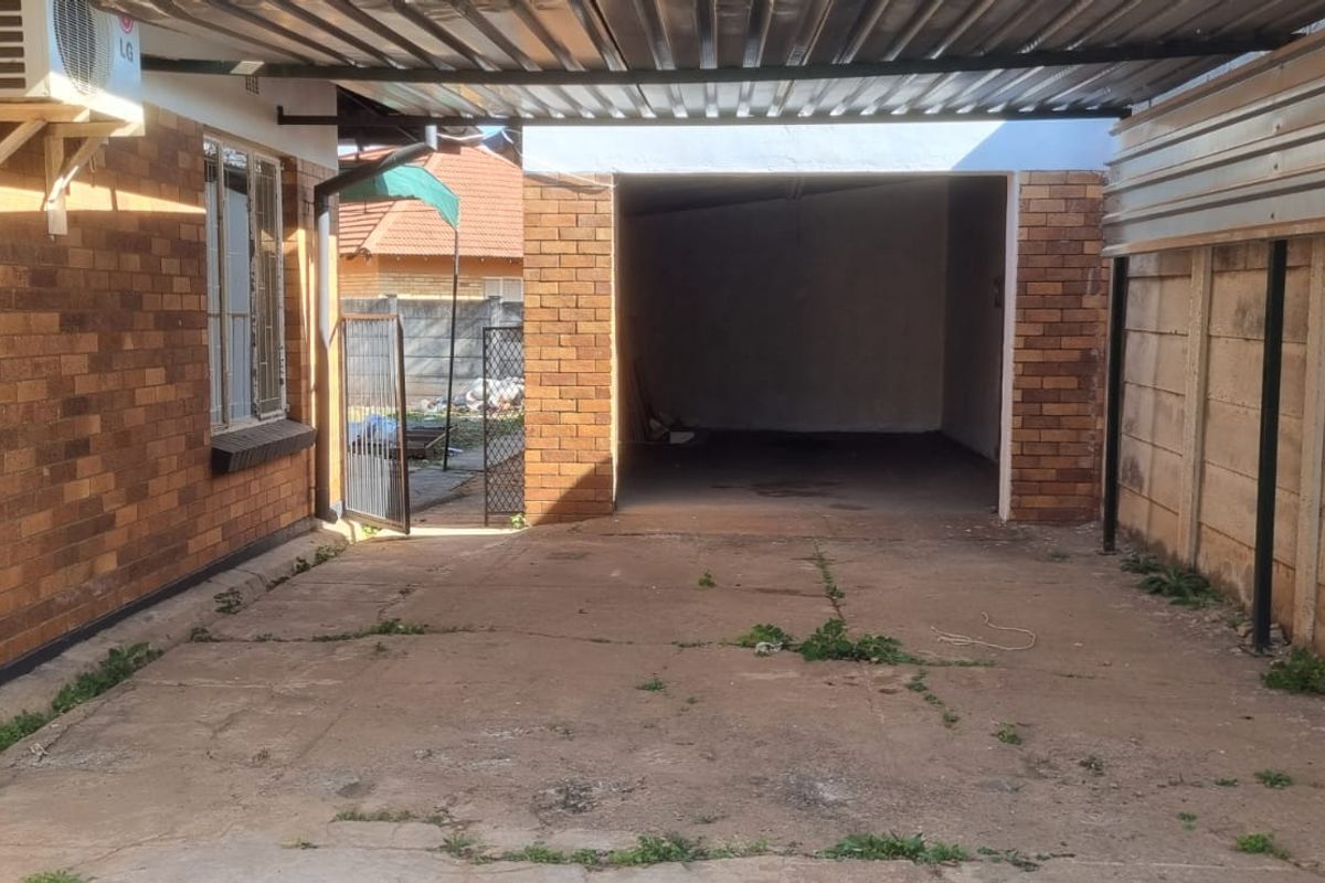 3 Bedroom House for Sale in Stilfontein - Photo 5