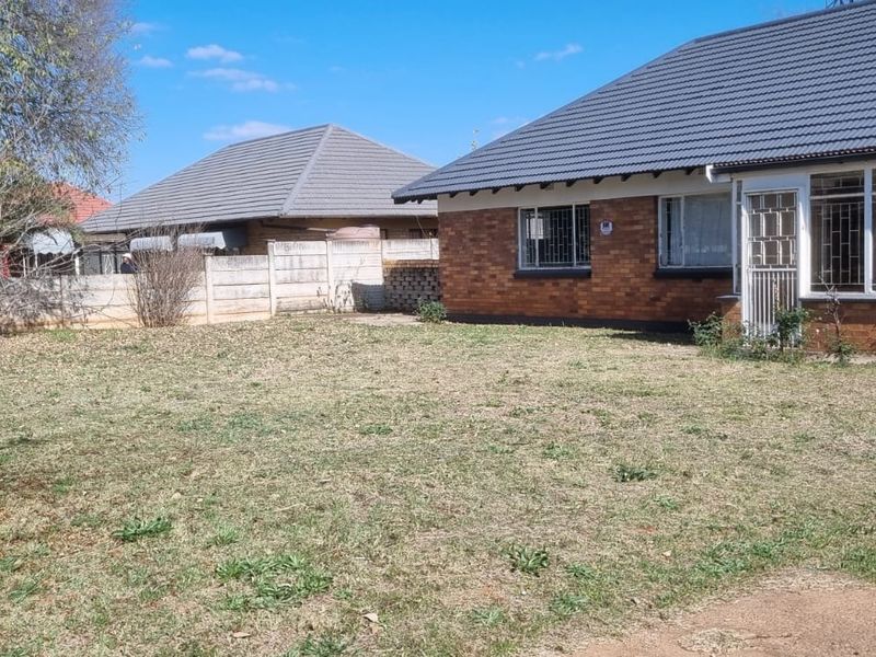 3 Bedroom House for Sale in Stilfontein - Photo 4