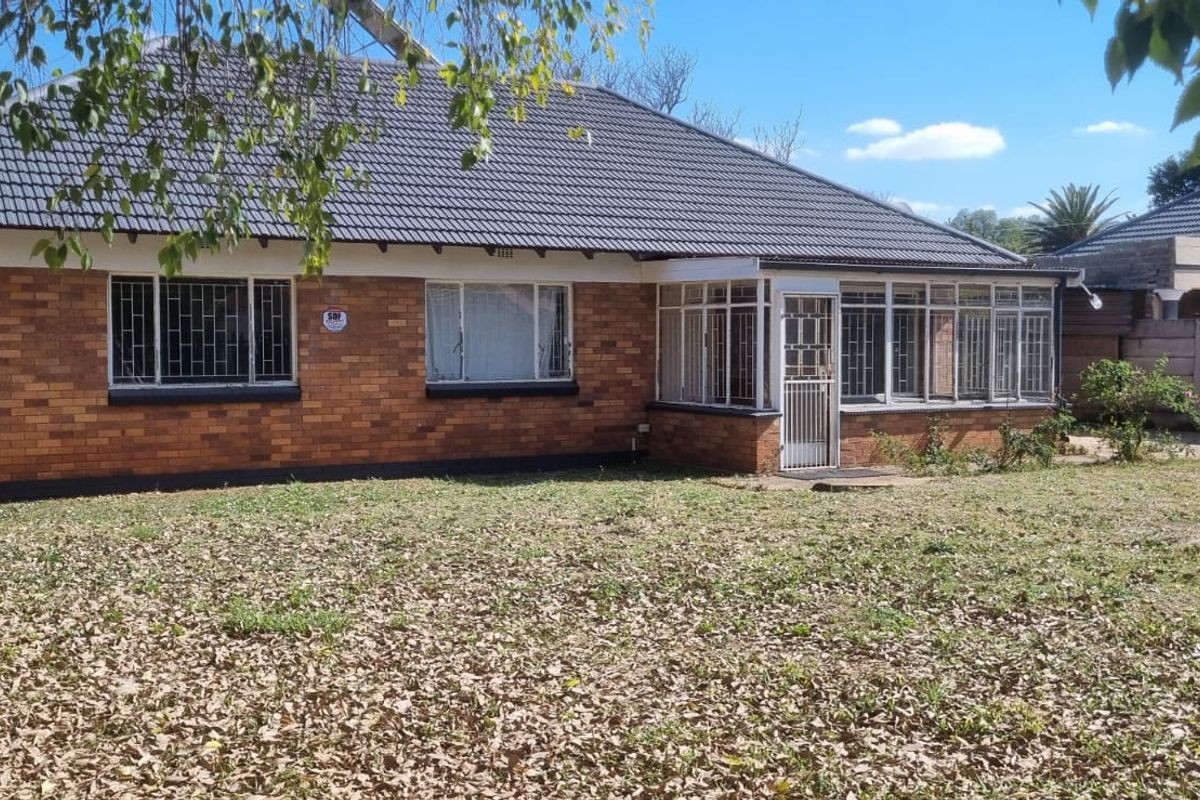 3 Bedroom House for Sale in Stilfontein - Photo 2