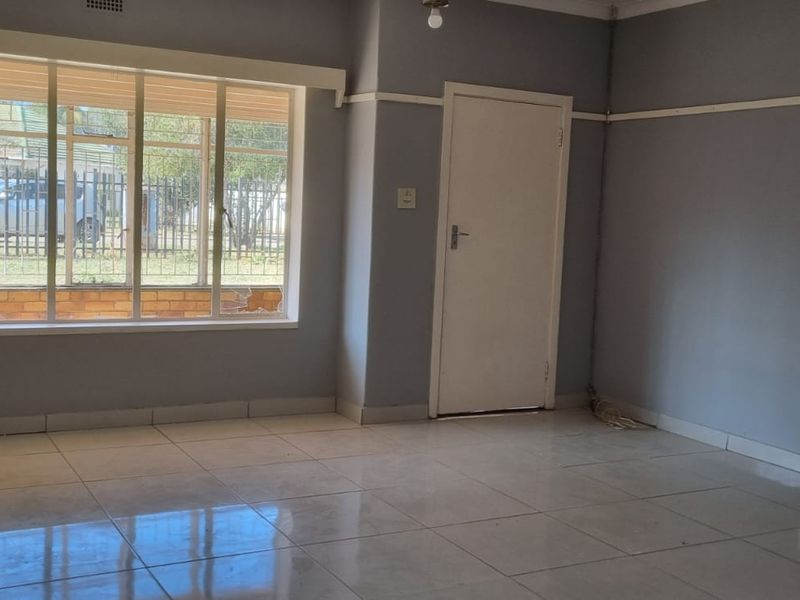 3 Bedroom House for Sale in Stilfontein - Photo 9