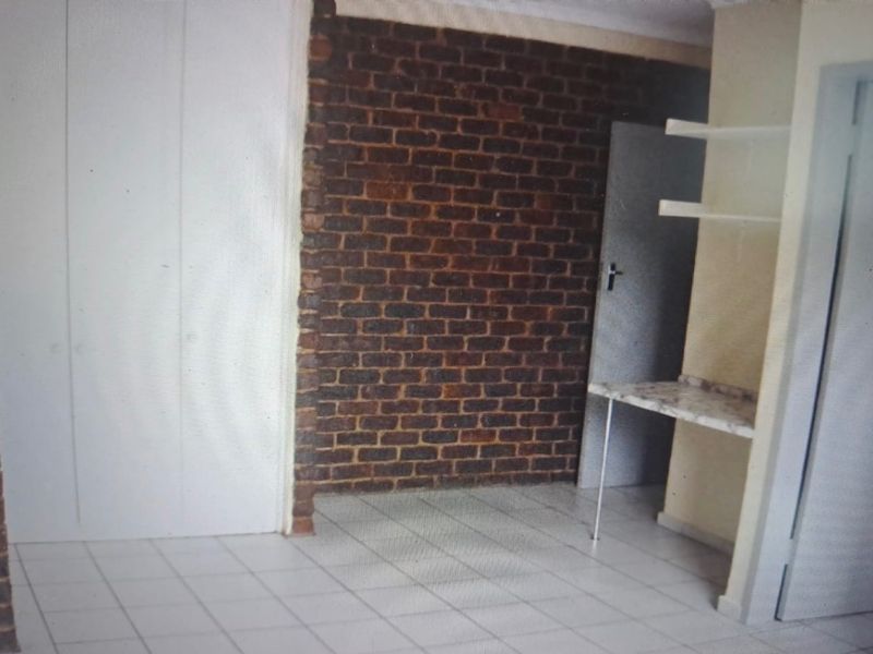 Lovely 1-Bedroom Flat to Rent   Looking for a quiet, secure place to call home? This neat and well-maintained one-bedroom flat is perfect for a single working professional.  Property Features Spacious 1 bedroom 1 bathroom Gas stove Gas geyser Very safe and secure property Well-maintained and move-in ready  Please Note Single person only No pets No children  Enjoy comfortable, low-maintenance living in a peaceful and secure environment.  Contact me today to arrange a viewing – this lovely flat won’t be available for long - Photo 2