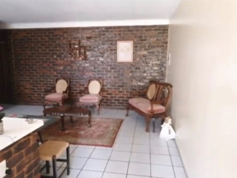 Lovely 1-Bedroom Flat to Rent   Looking for a quiet, secure place to call home? This neat and well-maintained one-bedroom flat is perfect for a single working professional.  Property Features Spacious 1 bedroom 1 bathroom Gas stove Gas geyser Very safe and secure property Well-maintained and move-in ready  Please Note Single person only No pets No children  Enjoy comfortable, low-maintenance living in a peaceful and secure environment.  Contact me today to arrange a viewing – this lovely flat won’t be available for long - Photo 8