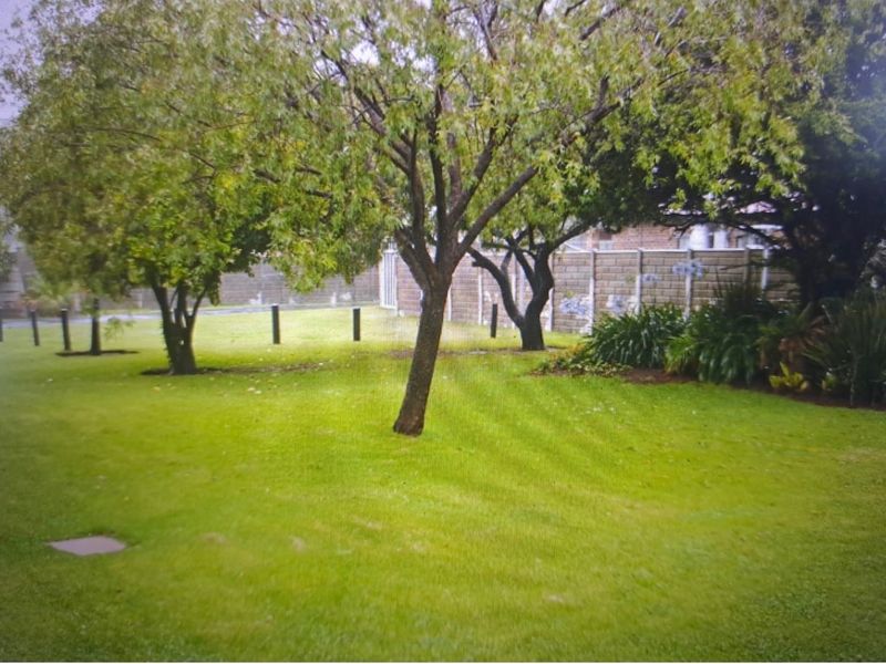 Lovely 1-Bedroom Flat to Rent   Looking for a quiet, secure place to call home? This neat and well-maintained one-bedroom flat is perfect for a single working professional.  Property Features Spacious 1 bedroom 1 bathroom Gas stove Gas geyser Very safe and secure property Well-maintained and move-in ready  Please Note Single person only No pets No children  Enjoy comfortable, low-maintenance living in a peaceful and secure environment.  Contact me today to arrange a viewing – this lovely flat won’t be available for long - Photo 5