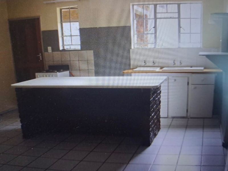 Lovely 1-Bedroom Flat to Rent   Looking for a quiet, secure place to call home? This neat and well-maintained one-bedroom flat is perfect for a single working professional.  Property Features Spacious 1 bedroom 1 bathroom Gas stove Gas geyser Very safe and secure property Well-maintained and move-in ready  Please Note Single person only No pets No children  Enjoy comfortable, low-maintenance living in a peaceful and secure environment.  Contact me today to arrange a viewing – this lovely flat won’t be available for long - Photo 3