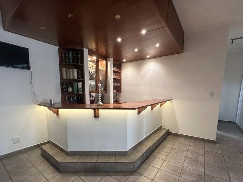 WELL PRICED Northcliff family home with fibre and sunny spaces - Photo 9