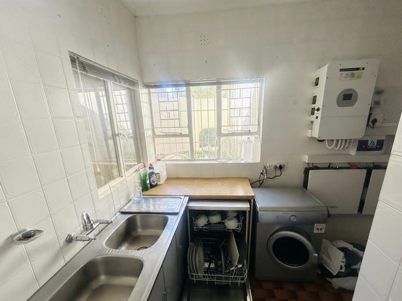WELL PRICED Northcliff family home with fibre and sunny spaces - Photo 7