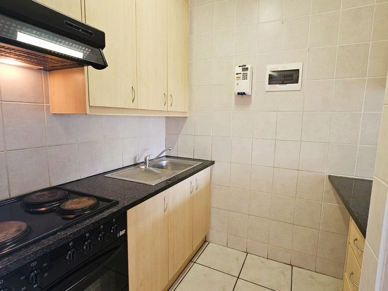 TWO BED RENTAL IN GEORGE EAST, GEORGE - Photo 6