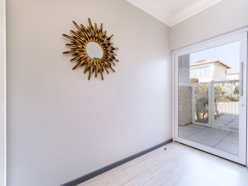 NO TRANSFER COSTS! Open-Plan Living - 4 Beds -3 Baths -Entertainers Home - Photo 8
