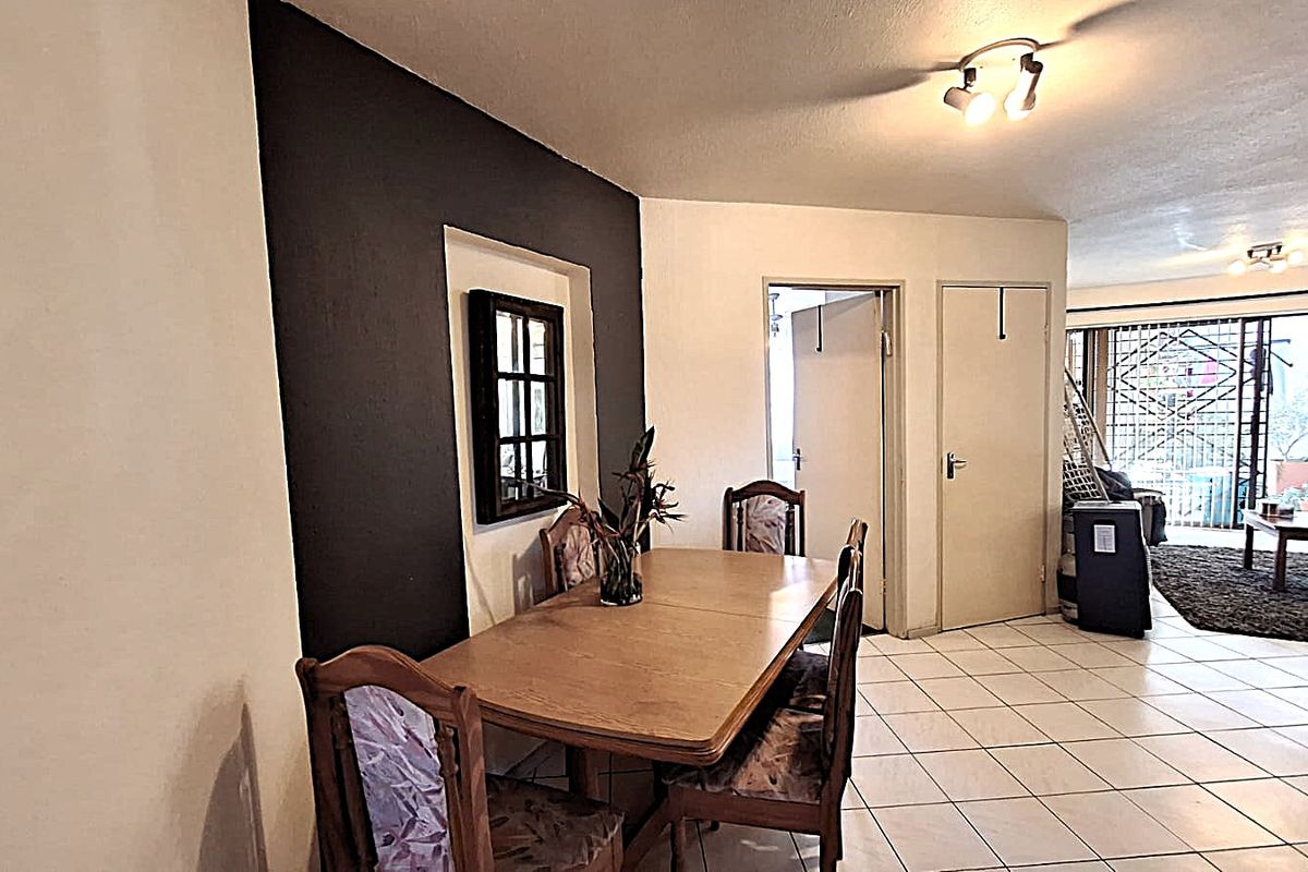Furnished 2 Bed 2 Bath To Let in Victory Park  - Photo 5