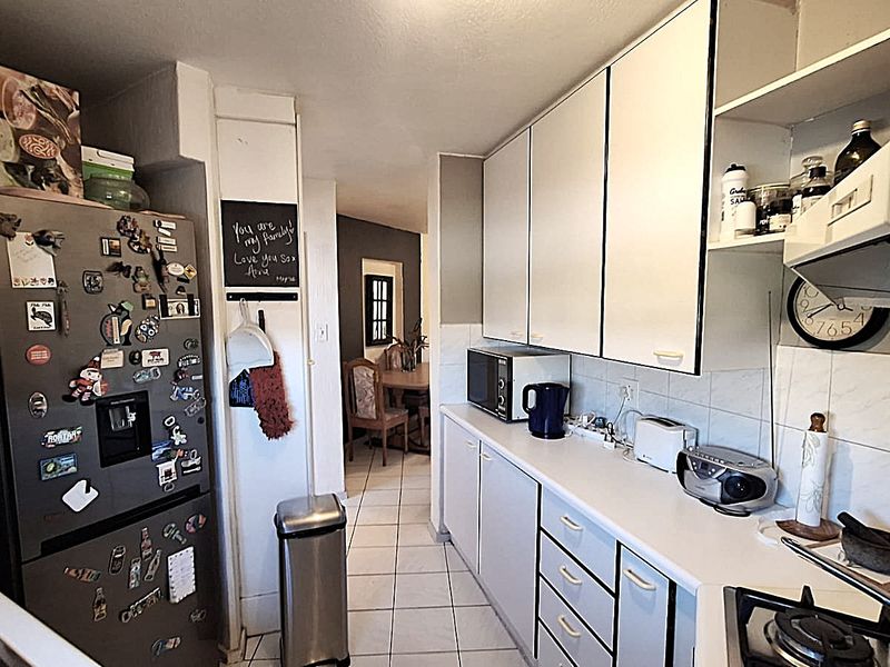 Furnished 2 Bed 2 Bath To Let in Victory Park  - Photo 10
