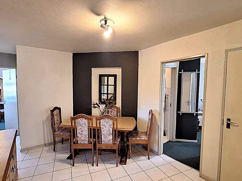 Furnished 2 Bed 2 Bath To Let in Victory Park  - Photo 3
