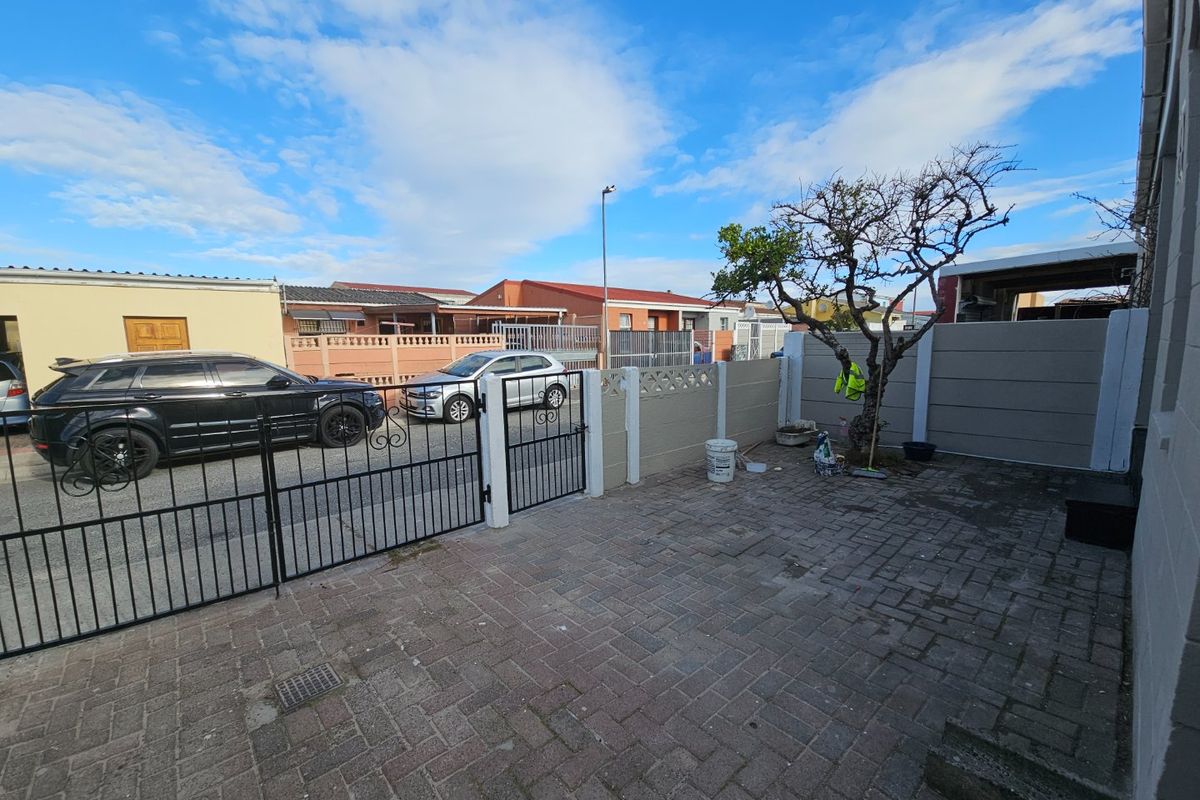 NEWLY RENOVATED THREE BEDROOM HOUSE FOR SALE - Photo 2
