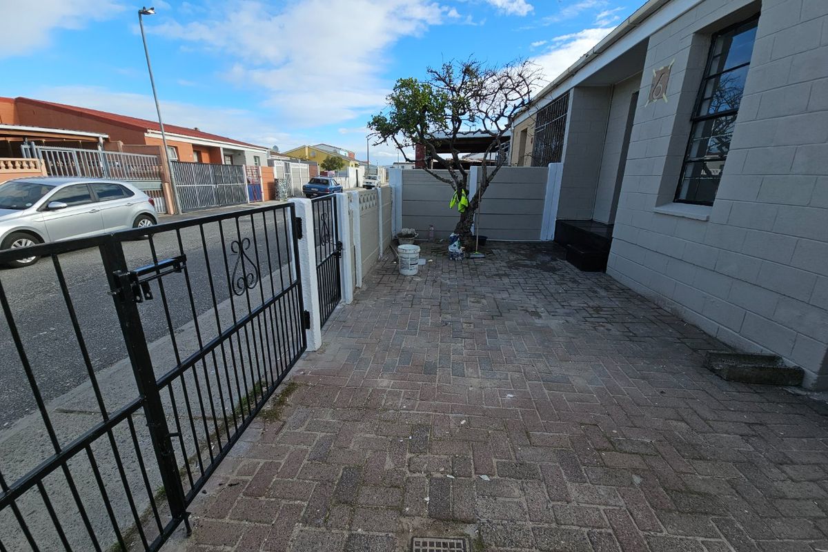 NEWLY RENOVATED THREE BEDROOM HOUSE FOR SALE - Photo 3
