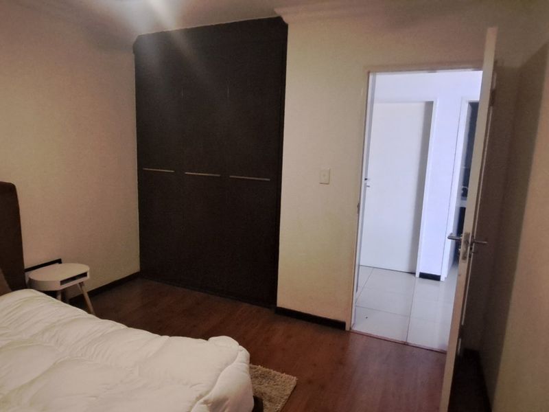 Spacious & Modern 2-Bedroom Apartment To Rent - Photo 10