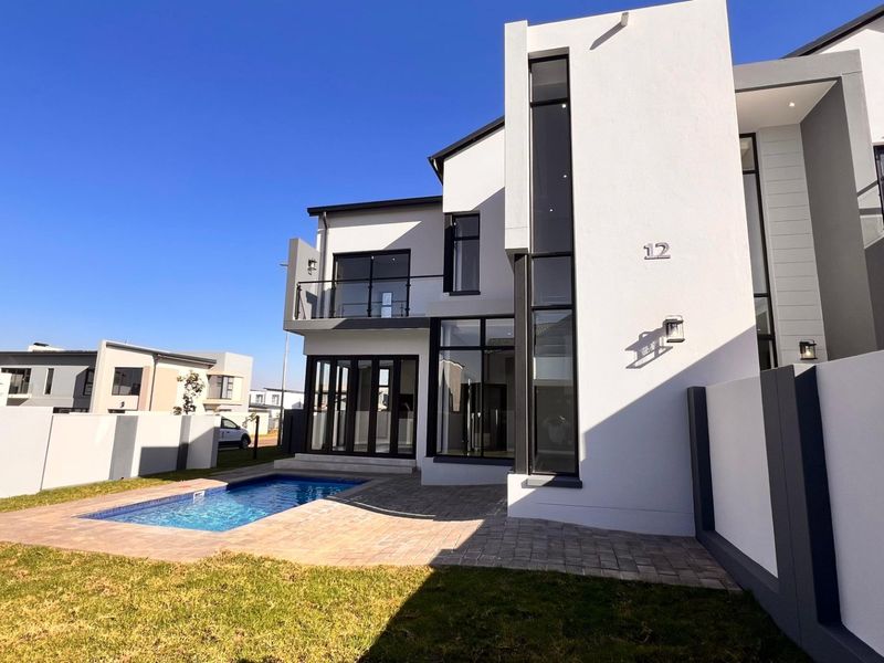 Signature Family Home | Prime Corner Stand | Pool | PJ Lounge | Enclosed Entertainment - Photo 3