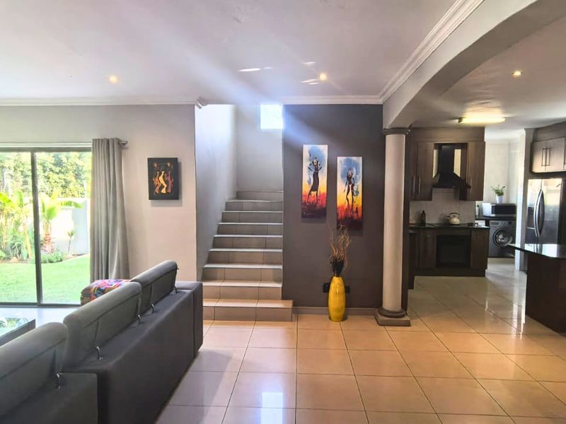 Elegant 3-Bedroom Family Home for Sale in Golden Rose Complex, Halfway Gardens, Midrand - Photo 6