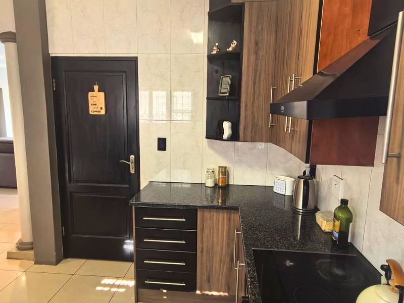 Elegant 3-Bedroom Family Home for Sale in Golden Rose Complex, Halfway Gardens, Midrand - Photo 7