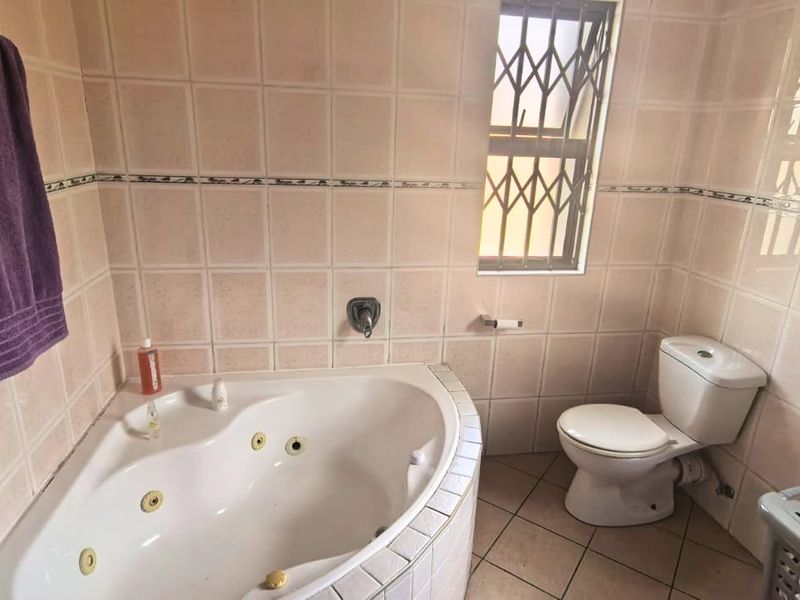 Elegant 3-Bedroom Family Home for Sale in Golden Rose Complex, Halfway Gardens, Midrand - Photo 9
