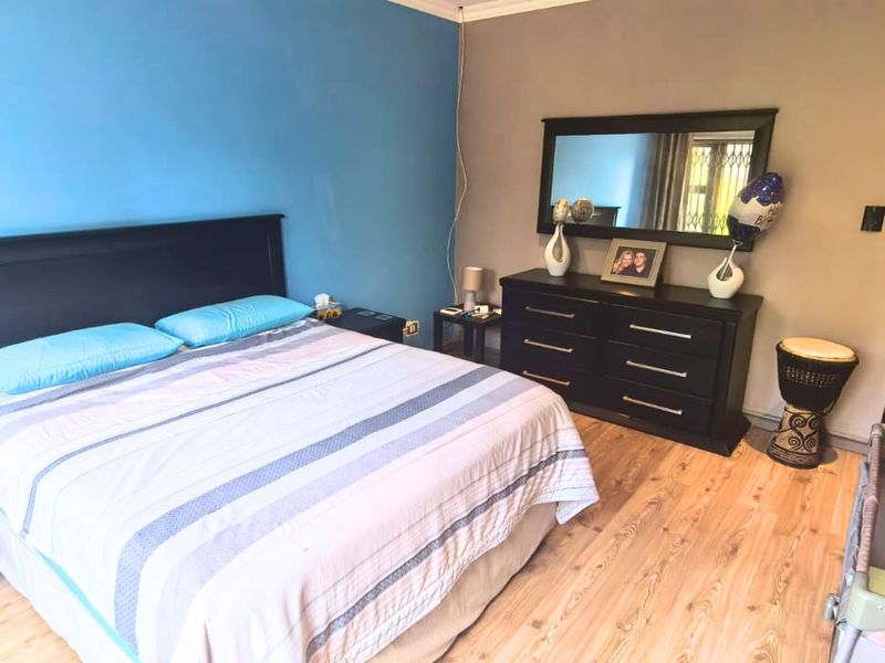 Elegant 3-Bedroom Family Home for Sale in Golden Rose Complex, Halfway Gardens, Midrand - Photo 5