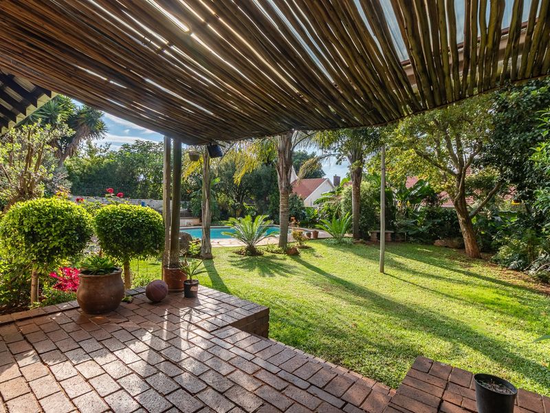5 Bedroom Home with Garden & Pool – Maintenance Included! - Photo 1