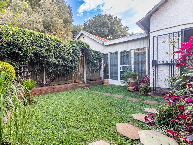 5 Bedroom Home with Garden & Pool – Maintenance Included! - Photo 6