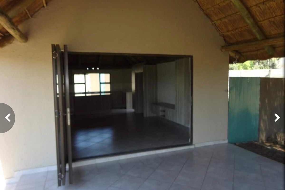 Beautiful 2-Bedroom Townhouse to Rent  Wake up every morning feeling like you’re on holiday in this beautifully maintained 2-bedroom townhouse, perfectly located close to Oakfields Pick n Pay and other essential amenities.  Property Features:  2 Spacious bedrooms Beautifully maintained throughout Pet-friendly for 2 small pets Very safe and secure Gas geyser and gas stove 2Covered parking bays Lovely boma area – perfect for cosy winter braais Charming covered stoep, ideal for enjoying your morning coffee or relaxing after a long day  This stunning townhouse offers a peaceful lifestyle with everything you need for comfortable living. The inviting outdoor spaces and immaculate condition make this home truly special.  Contact me today to arrange a viewing. Homes like this don’t stay on the market for long - Photo 4