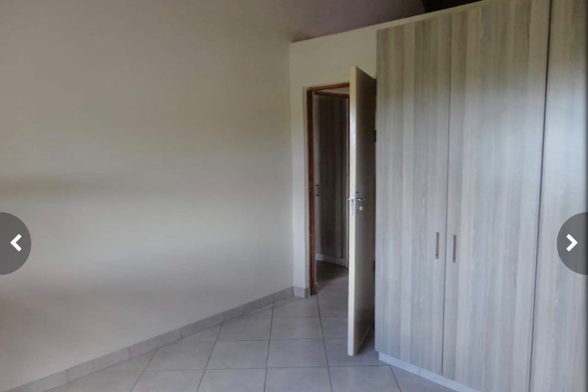 Beautiful 2-Bedroom Townhouse to Rent  Wake up every morning feeling like you’re on holiday in this beautifully maintained 2-bedroom townhouse, perfectly located close to Oakfields Pick n Pay and other essential amenities.  Property Features:  2 Spacious bedrooms Beautifully maintained throughout Pet-friendly for 2 small pets Very safe and secure Gas geyser and gas stove 2Covered parking bays Lovely boma area – perfect for cosy winter braais Charming covered stoep, ideal for enjoying your morning coffee or relaxing after a long day  This stunning townhouse offers a peaceful lifestyle with everything you need for comfortable living. The inviting outdoor spaces and immaculate condition make this home truly special.  Contact me today to arrange a viewing. Homes like this don’t stay on the market for long - Photo 5