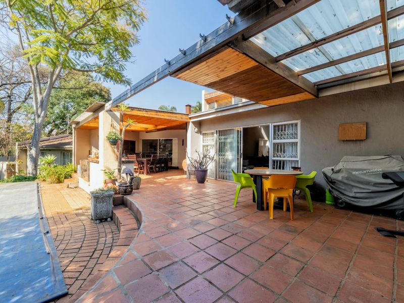 A Sanctuary of Elegance and Tranquility – Spacious 3-Bedroom Family Home to Rent in Prestigious Fairland - Photo 9