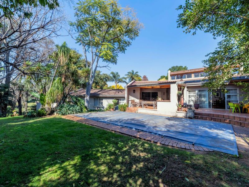 A Sanctuary of Elegance and Tranquility – Spacious 3-Bedroom Family Home to Rent in Prestigious Fairland - Photo 1