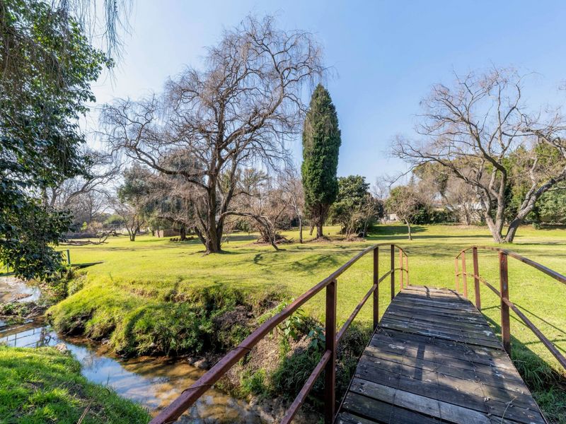 A Sanctuary of Elegance and Tranquility – Spacious 3-Bedroom Family Home to Rent in Prestigious Fairland - Photo 4