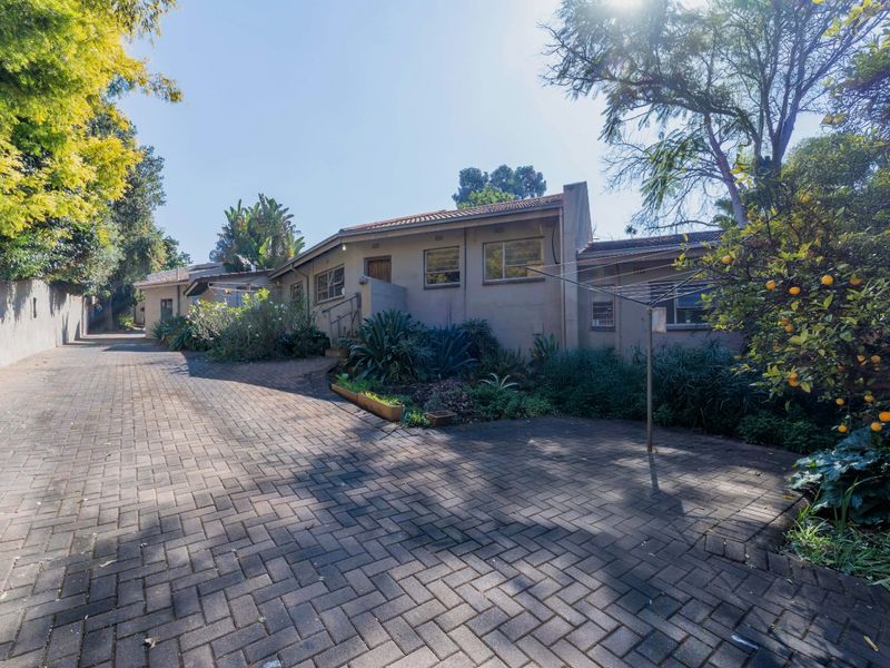 A Sanctuary of Elegance and Tranquility – Spacious 3-Bedroom Family Home to Rent in Prestigious Fairland - Photo 5