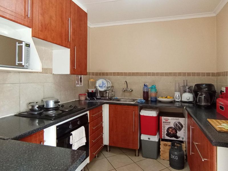 Perfect Starter Home or Investment Opportunity in Noordwyk - Photo 4