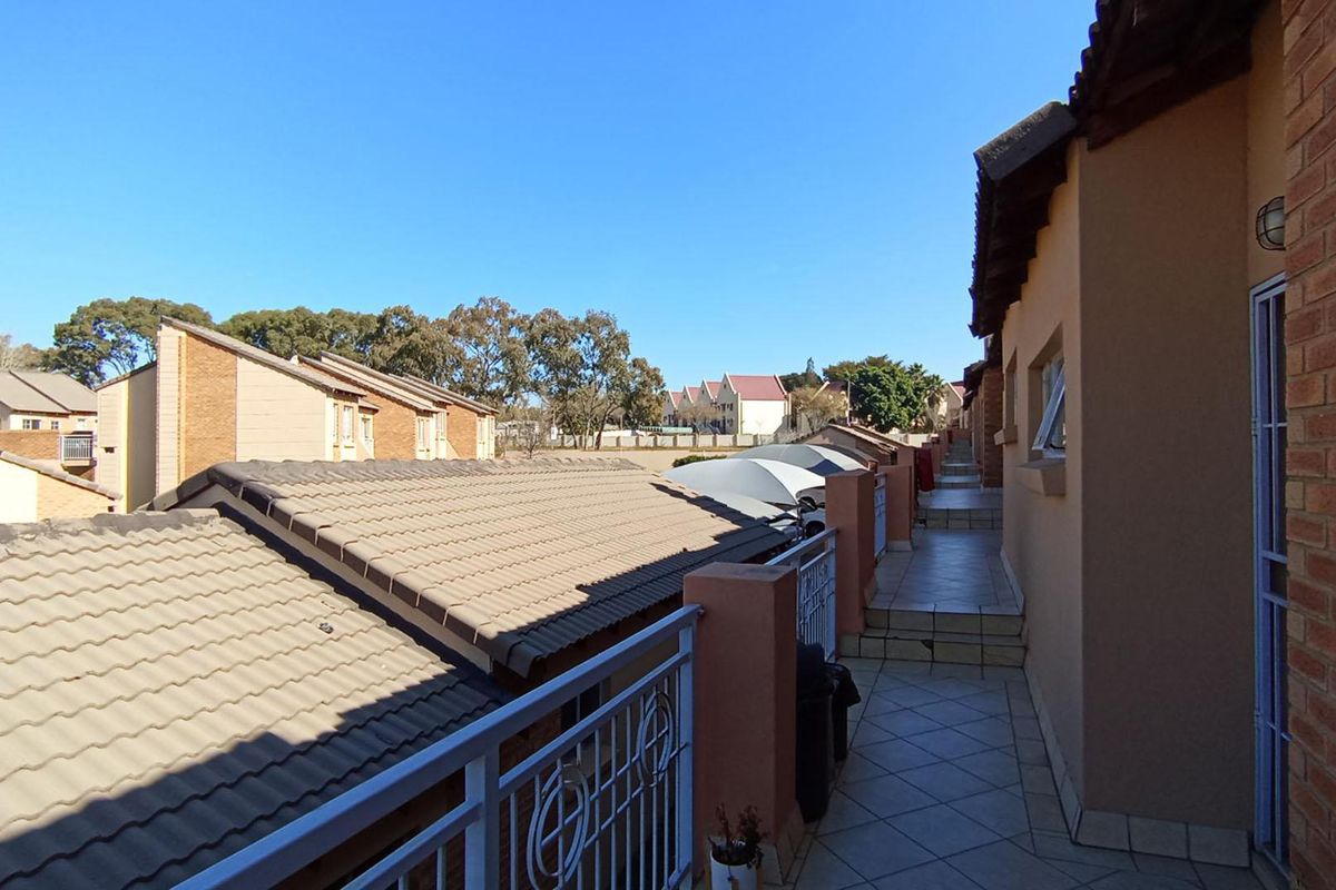 Perfect Starter Home or Investment Opportunity in Noordwyk - Photo 3